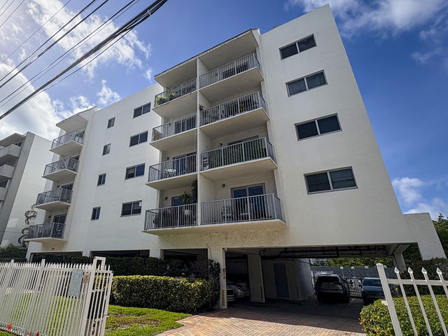 Arcadia Condo photo 2